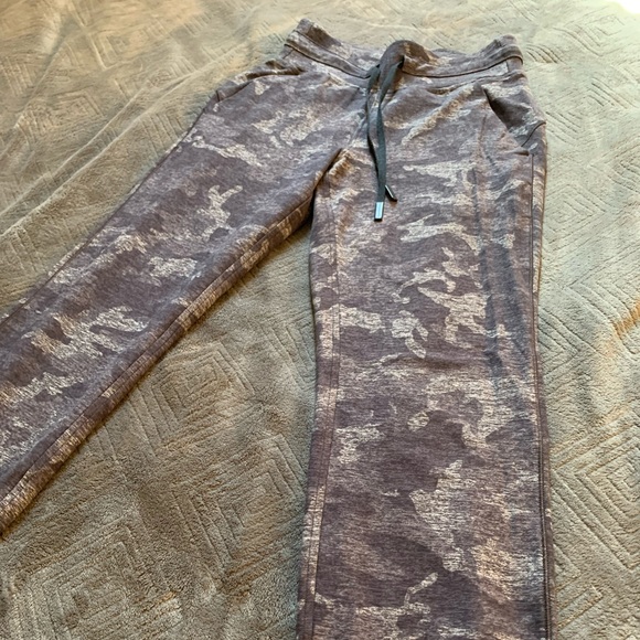 Ready to Rulu Joggers - Picture 4 of 8